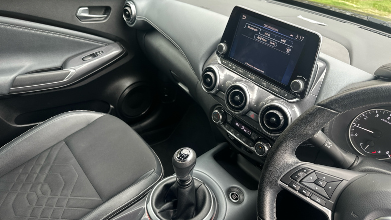 Nissan Juke 1.0 DiG-T 114 Tekna 5dr Petrol Hatchback